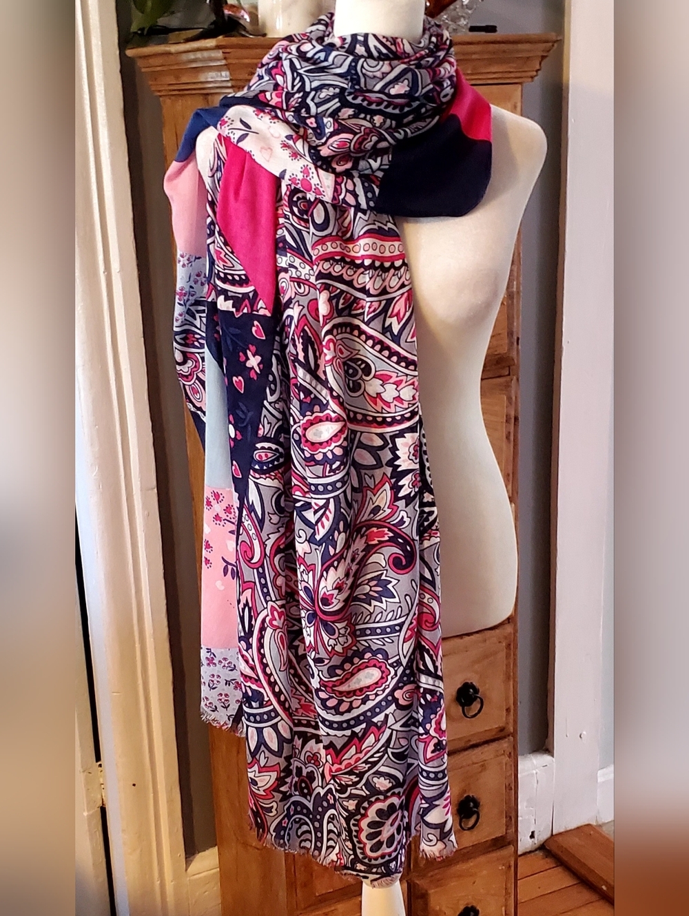 Vera Bradley Navy Pink Paisley Patchwork Scarf